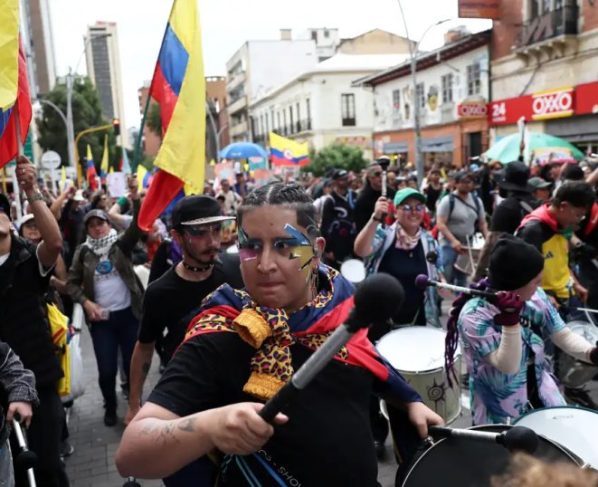 Colômbia vive protestos contra o governo de La Espriella