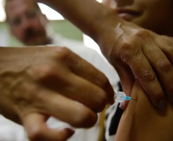 Consultas por lesões pré-cancerígenas caem após vacina contra HPV