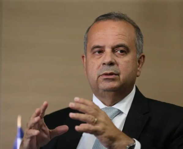 Coordenador de campanha se diz surpreso com fuga de Flávio