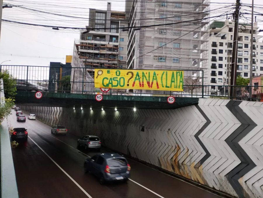 Curitiba amanheceu com faixas sobre Caso Ana Clara