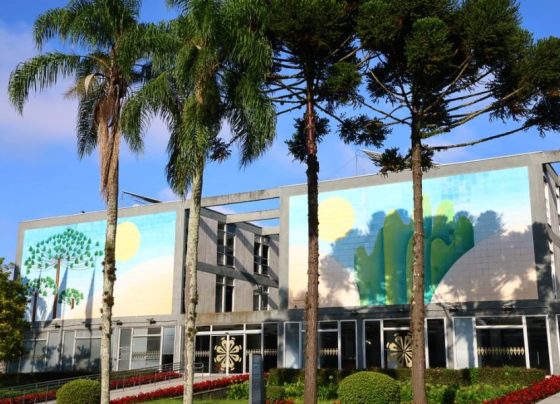 Curitiba cria o Orçamento Climático e um Comitê para implementá-lo, sob coordenação da Secretaria de Finanças