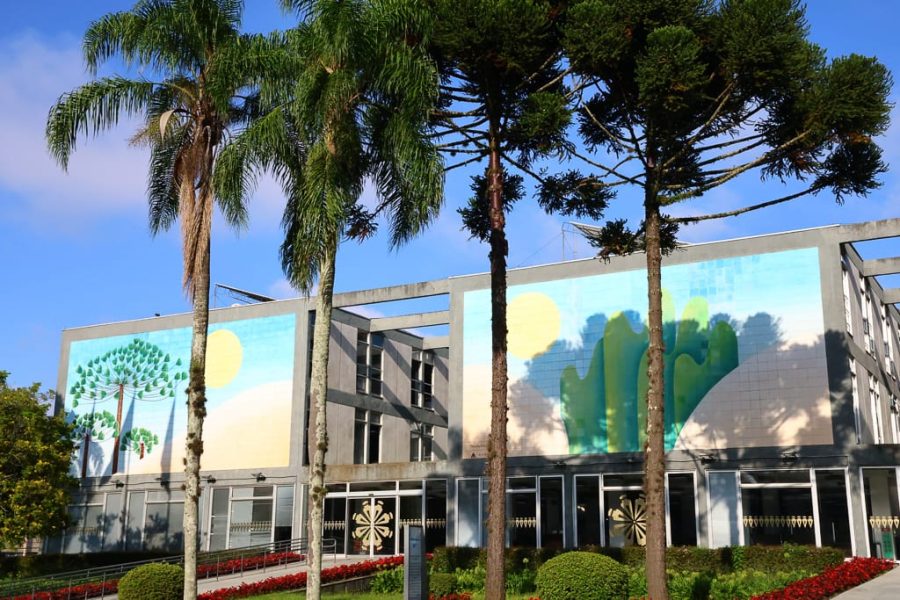 Curitiba cria o Orçamento Climático e um Comitê para implementá-lo, sob coordenação da Secretaria de Finanças
