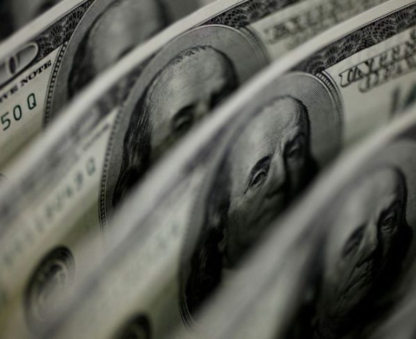 Dólar sobe 8,21%, e bolsa cai 13,88% após reeleição de Lula