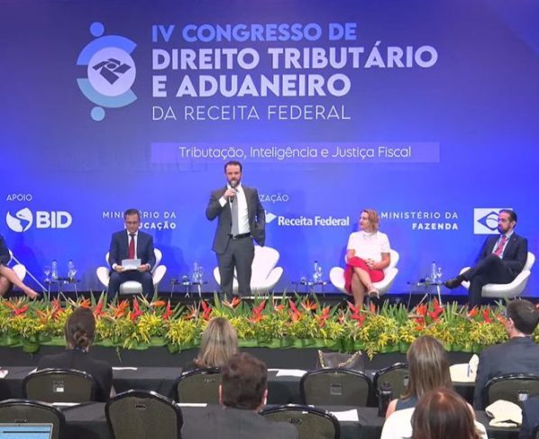 Durigan defende Receita como plataforma de inteligência do Estado