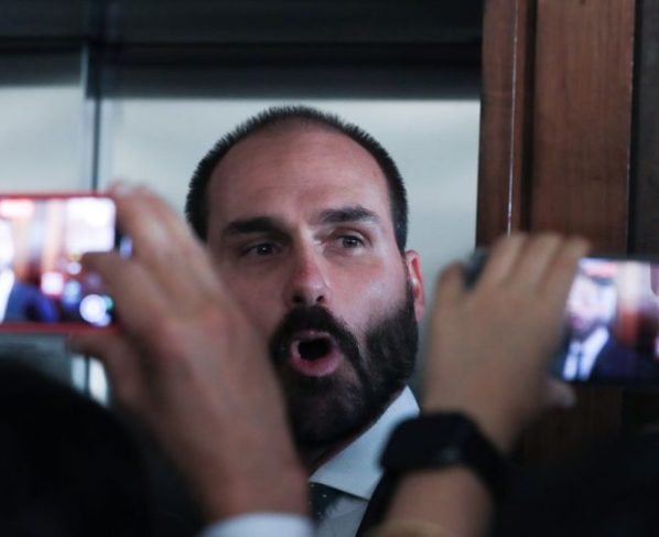 Eduardo Bolsonaro consta em lista de pena pendente de cumprimento