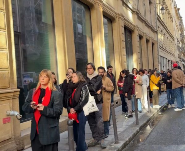Eleições 2026: brasileiros reclamam de filas para votar no exterior