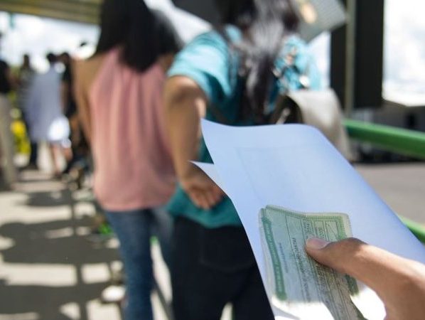 Eleições 2026: camiseta, adesivo, bandeira: o que pode usar para votar