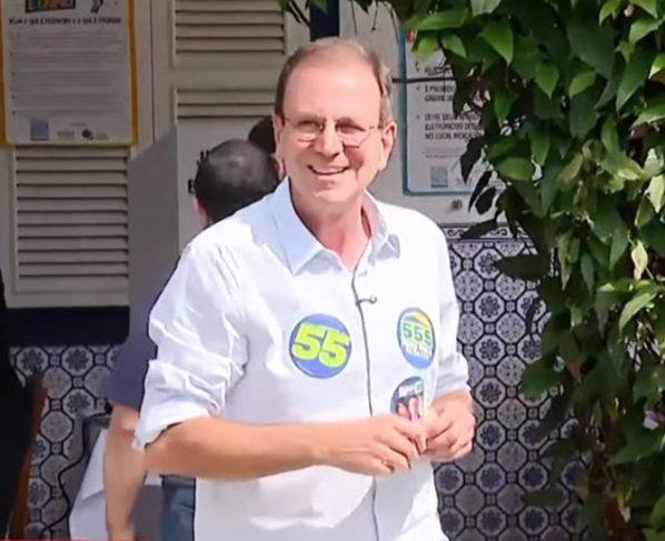 Eleições 2026: candidato pelo PSD, Eduardo Paes vota no Rio e prega mudança