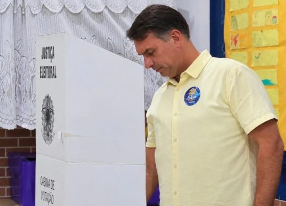 Eleições 2026: Flávio Bolsonaro vota no Rio de Janeiro neste domingo (25)