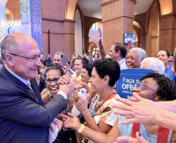 Em Aparecida, Alckmin pede isenção da Justiça Eleitoral