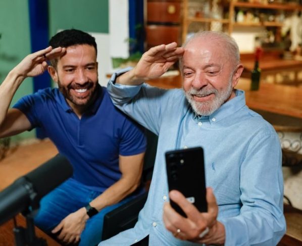 Em live com Janones, Lula pede mobilização "até o último voto"