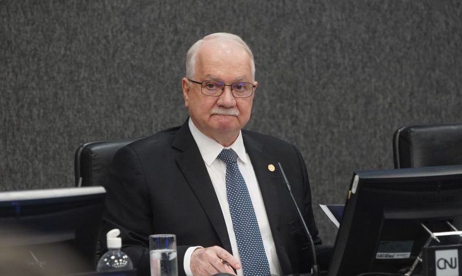 Fachin arquiva mais cinco investigações do Inquérito das Fake News