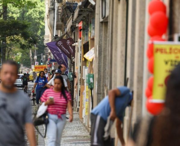 Fim da escala 6x1 traz esperança de mais tempo para família e saúde