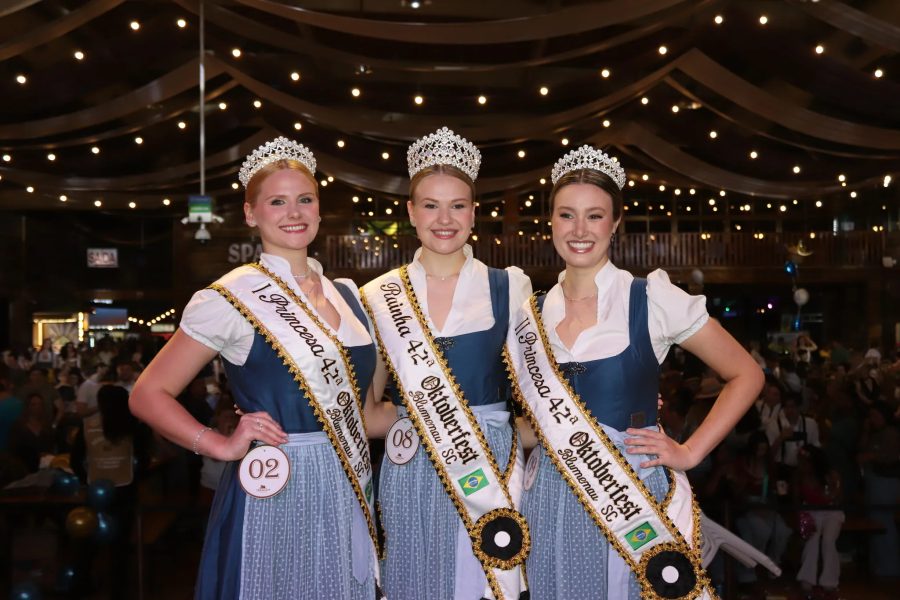 FOTOS: Conheça a realeza da 42ª Oktoberfest Blumenau; festa já tem data definida em 2027