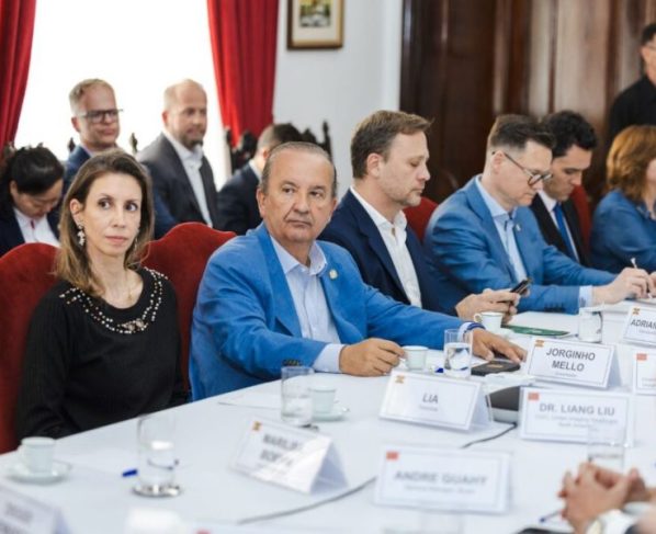 Governador Jorginho Mello anuncia R$ 535 milhões em investimentos de multinacional de tecnologia médica em Joinville