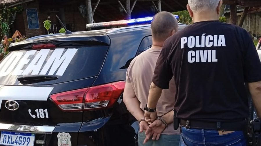 Homem é preso após manter companheira em cárcere privado por 12 horas sob ameaça de espingarda em Joinville