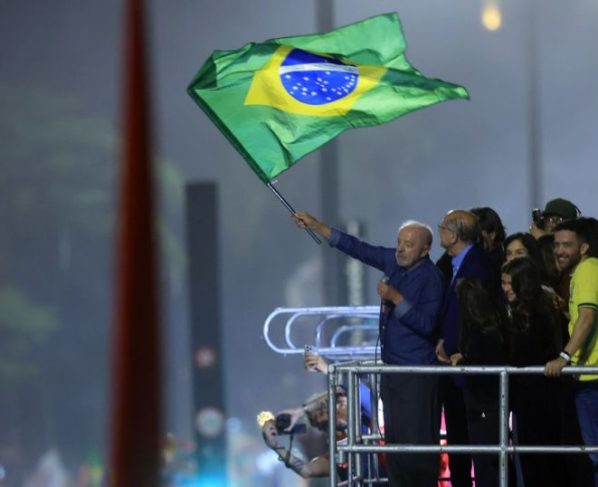 Líderes estrangeiros reconhecem vitória e parabenizam Lula