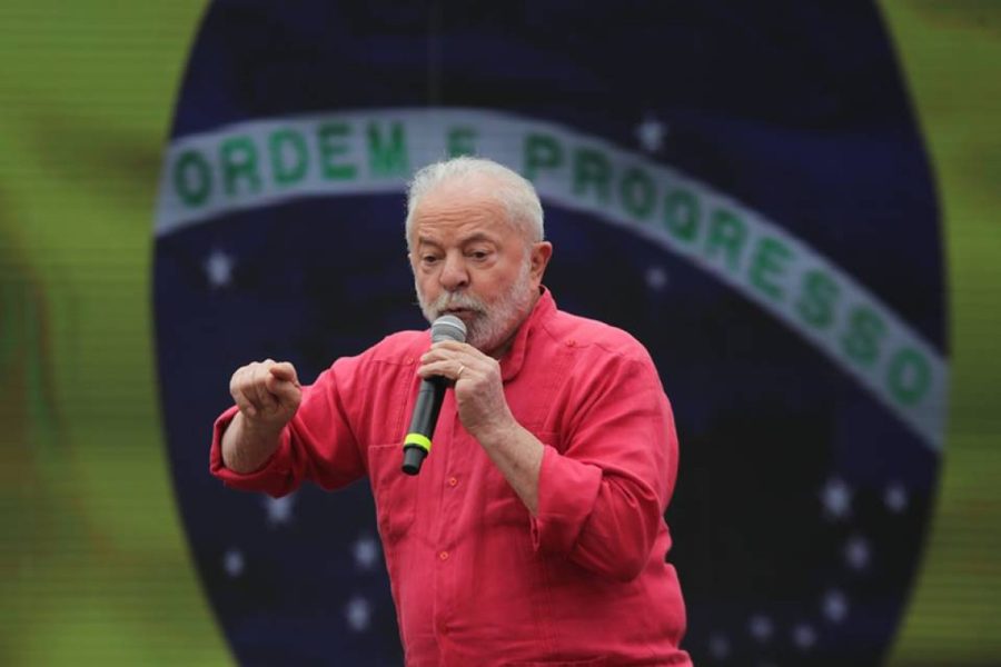 Lula comenta fuga de Flávio Bolsonaro do Brasil: " Vergonhoso"
