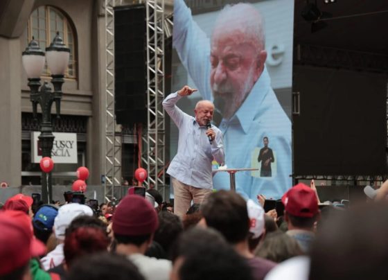 Lula é eleito presidente após virada no fim da apuração; veja o vai e vem da noite