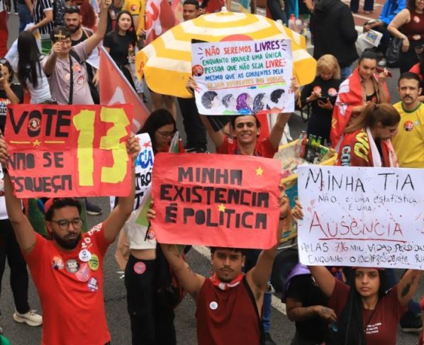 Lula encerra campanha na Paulista e mobiliza centenas de milhares de apoiadores