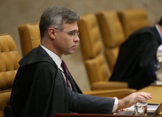 Mendonça proíbe impulsionamento de posts sobre Flávio Bolsonaro e caso Ana Clara
