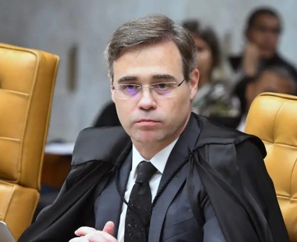 Mendonça reitera que Lula e Flávio podem abrir sigilos por ato próprio