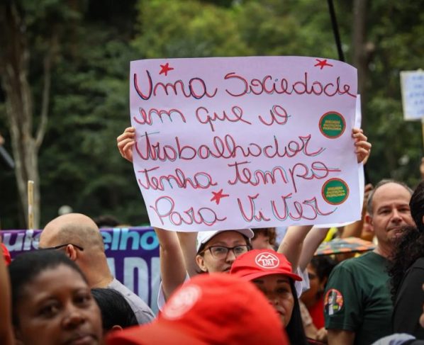 Mobilização popular vai impor vitória ao Congresso acuado diante das eleições, analisa cientista político sobre fim da escala 6×1
