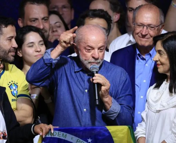 Motta e Alcolumbre, líderes do Congresso Nacional, parabenizam Lula