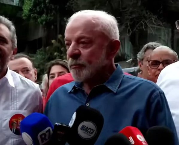 ‘Não vamos aceitar intromissão indevida da Justiça eleitoral’, diz Lula sobre censura a canal de Janones