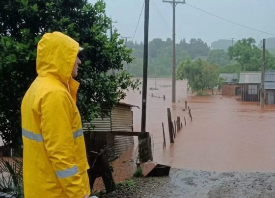 Novos temporais causam danos e transtornos em municípios e estradas do RS