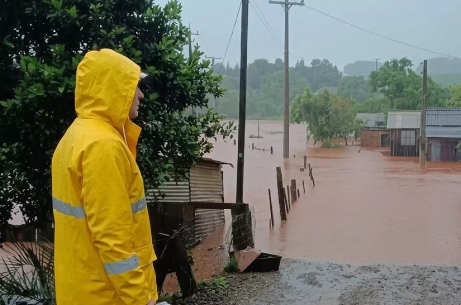 Novos temporais causam danos e transtornos em municípios e estradas do RS