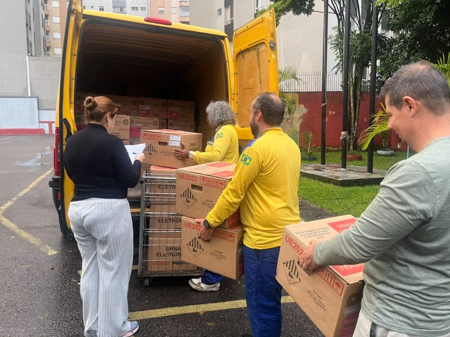 Ofício do TSE que estendeu votação até 19h saiu às 17h49; em Curitiba, 87% das seções já tinham fechado