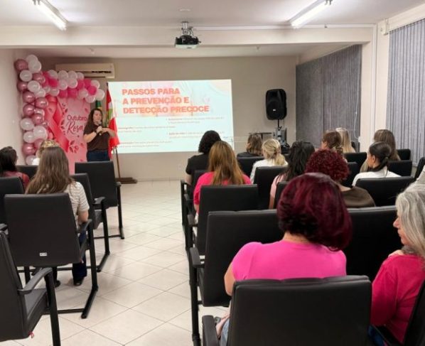 Outubro Rosa é tema de palestra para servidoras da SAS