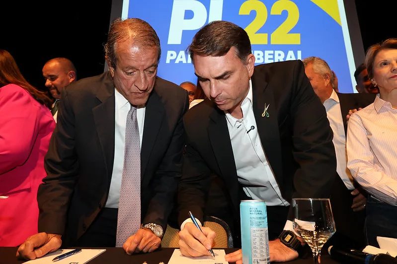 Partido de Flávio, PL reconhece vitória de Lula nas eleições