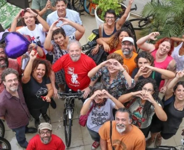 Pedalada no Recife e porta a porta no Sítio Histórico de Olinda são realizados na reta final da campanha por Lula