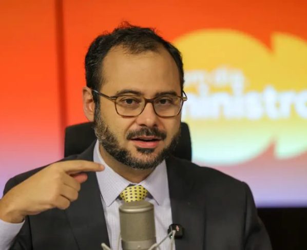 Perdão das dívidas de MEIs é medida fiscal “necessária”, diz ministro