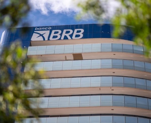 PF aponta ação coordenada para levar R$ 17 bilhões do BRB ao Master