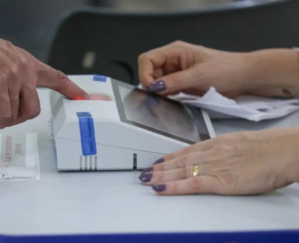 Plebiscito: eleitores de 6 cidades decidem transferência de distritos