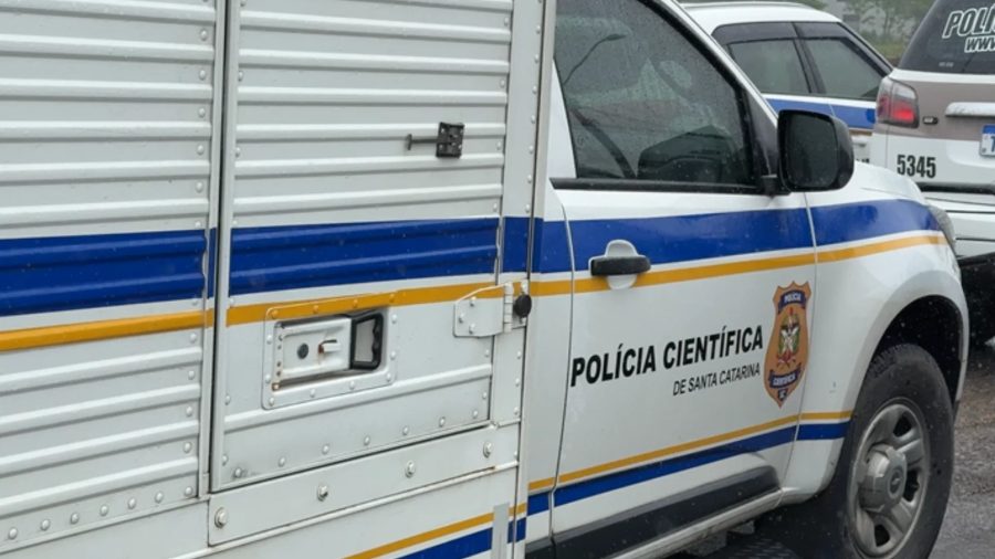 PM intervém em escola de SC e homem armado com faca morre em confronto; ninguém se feriu