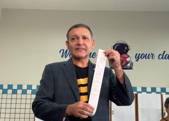 Presidente do TSE, Nunes Marques vota e dá início ao 2º turno das eleições