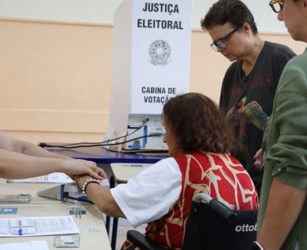 Primeiro turno contou com 43% mais eleitores de ao menos 70 anos