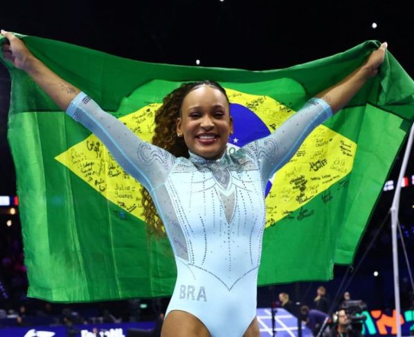 Rebeca Andrade conquista o tri no Mundial de Ginástica na Holanda