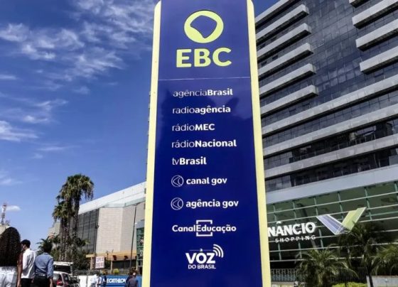 SBT admite erro ao atribuir à EBC falha em propaganda eleitoral de Flávio Bolsonaro