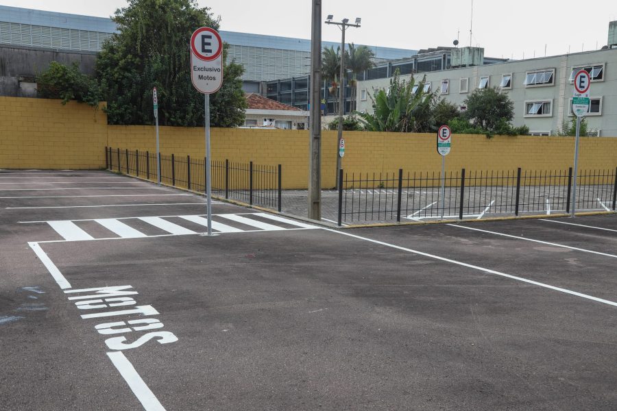 SmartPark do Terminal Campina do Siqueira passa a cobrar R$ 1 para quem estacionar o carro e pegar o ônibus