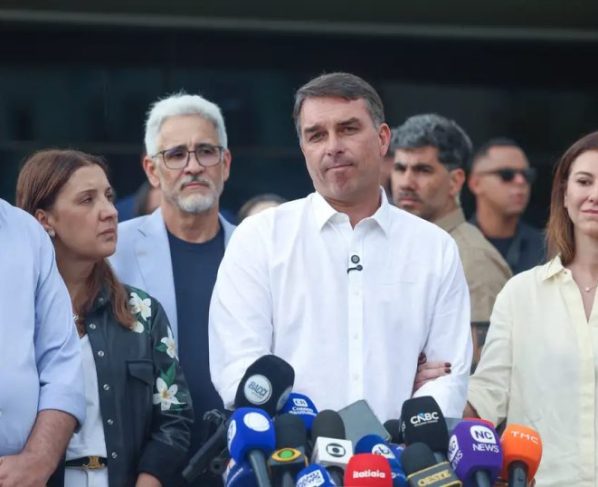STF nega ter ordenado buscas em endereços de Flávio Bolsonaro
