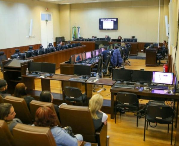 Trabalhadores e administração dos hospitais Vita entram em acordo e greve é encerrada