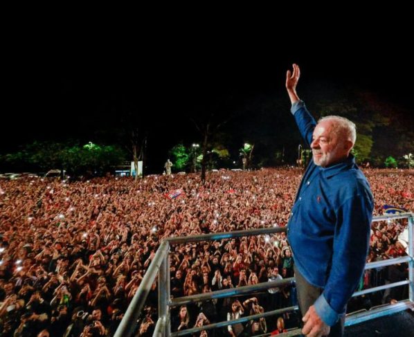Vitória de Lula provoca comemoração e contestação entre políticos do Distrito Federal
