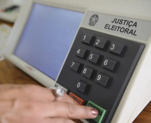 Votar no segundo turno vale como prova de vida do INSS; entenda