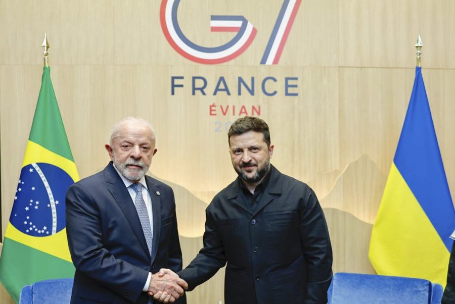 Zelensky parabeniza Lula por vitória e quer "ampliar cooperação" com Brasil